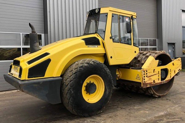 В аренду Грунтовый виброкаток Bomag BW 215 D-40