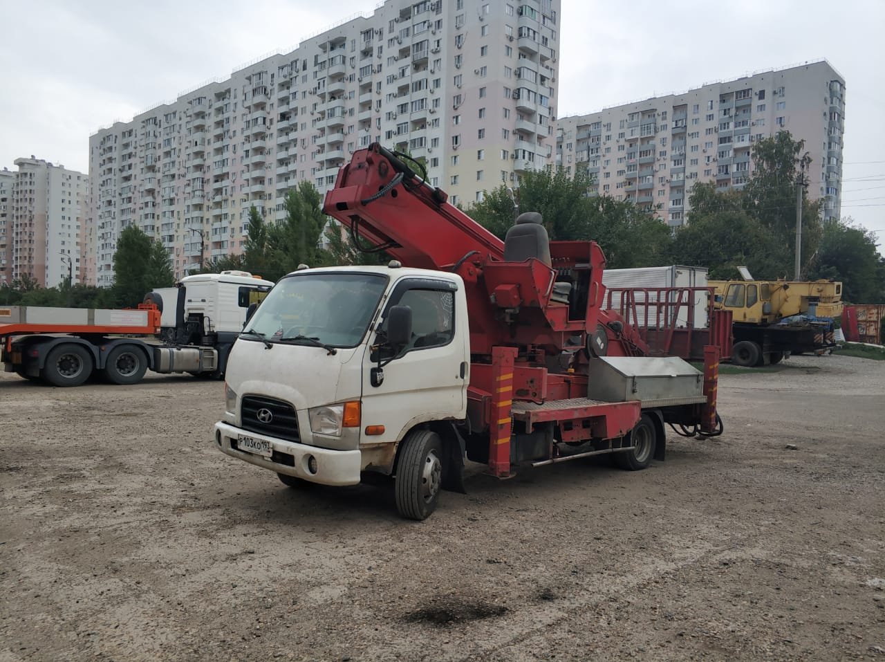 Аренда автовышки вездехода и шоссейной
