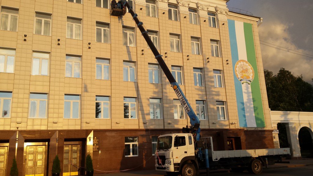Автовышка, манипулятор-кран грузоперевозки лесоруб