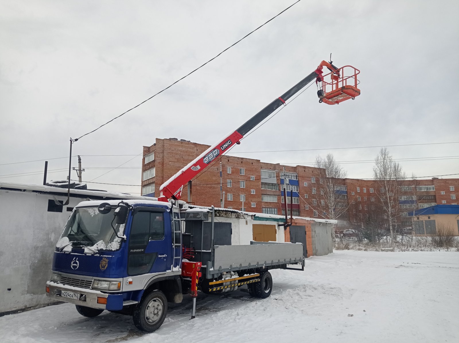 Услуги воровайки, манипулятора, автовышки мехрука)
