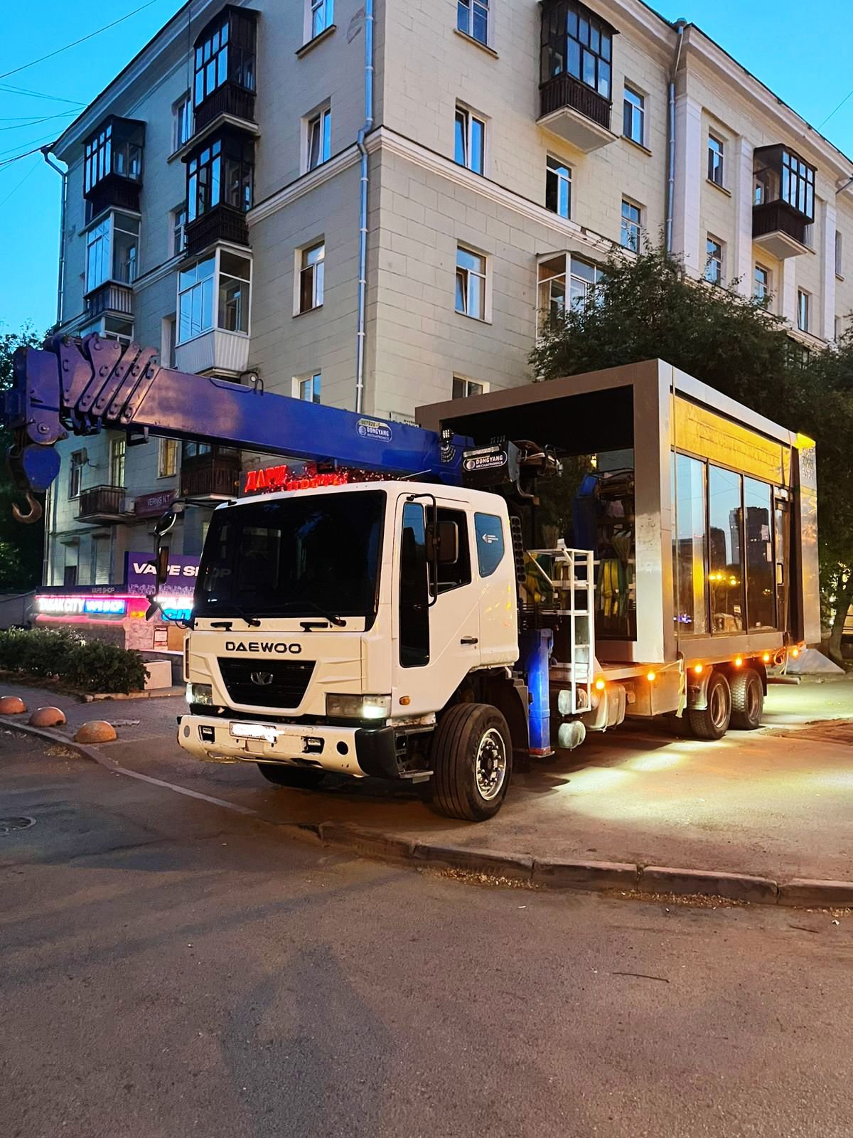 Daewoo манипулятор для негабарита: дома, бани, киоски