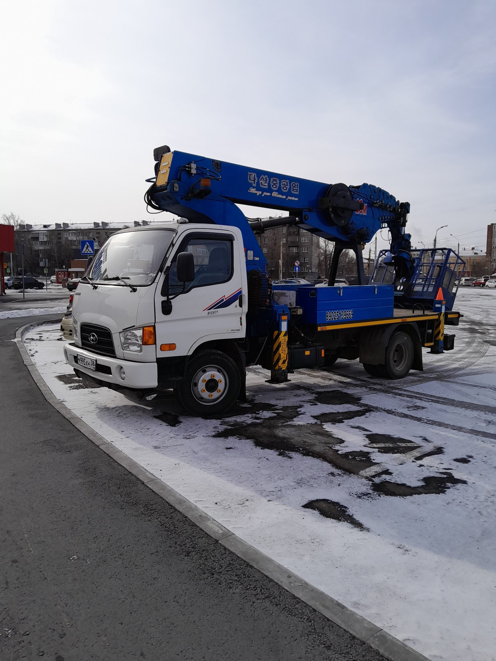 Автовышка 28 метров с лебедкой, с розеткой 220v
