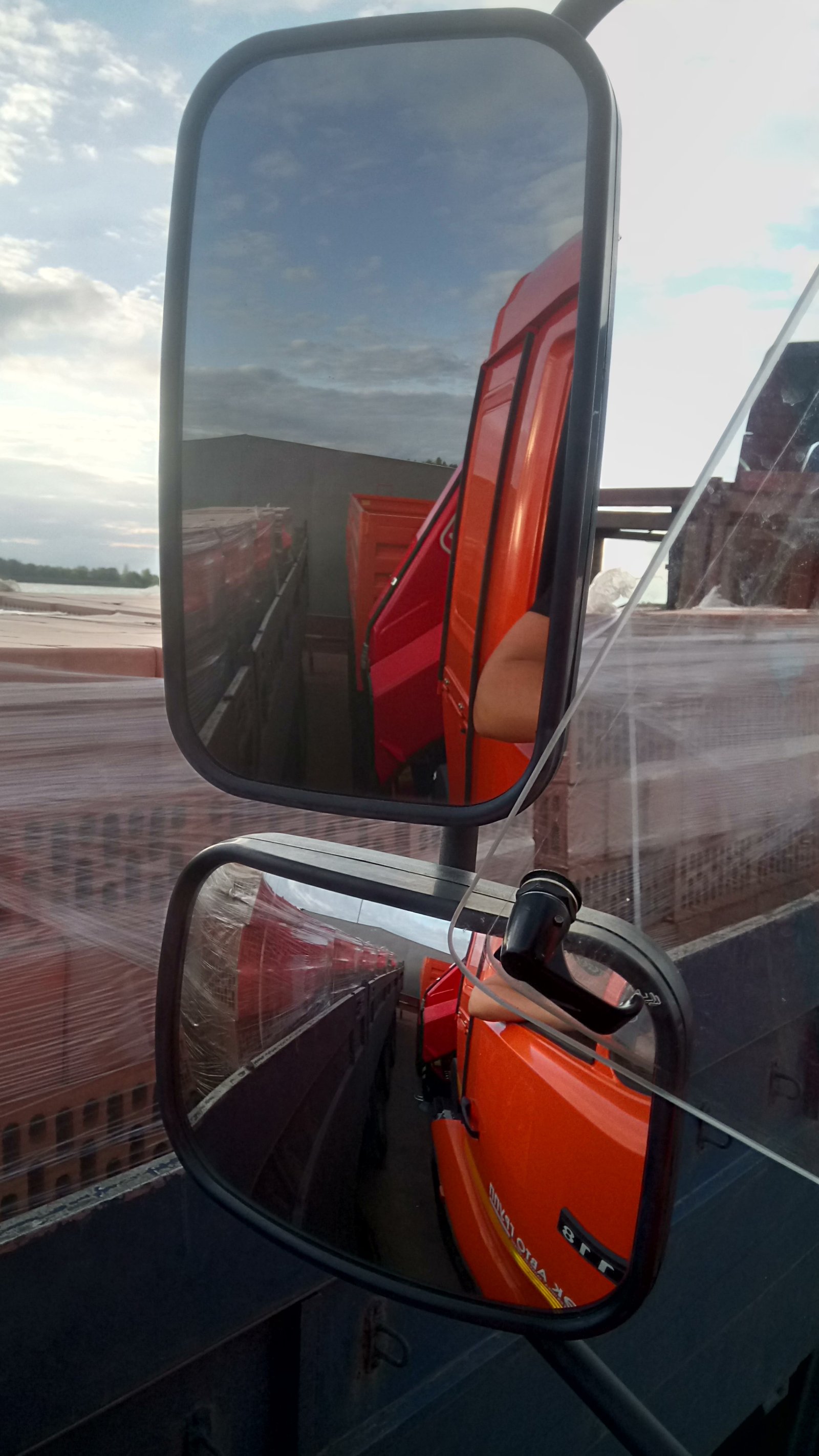 Камаз 43118 с манипулятором Fassi