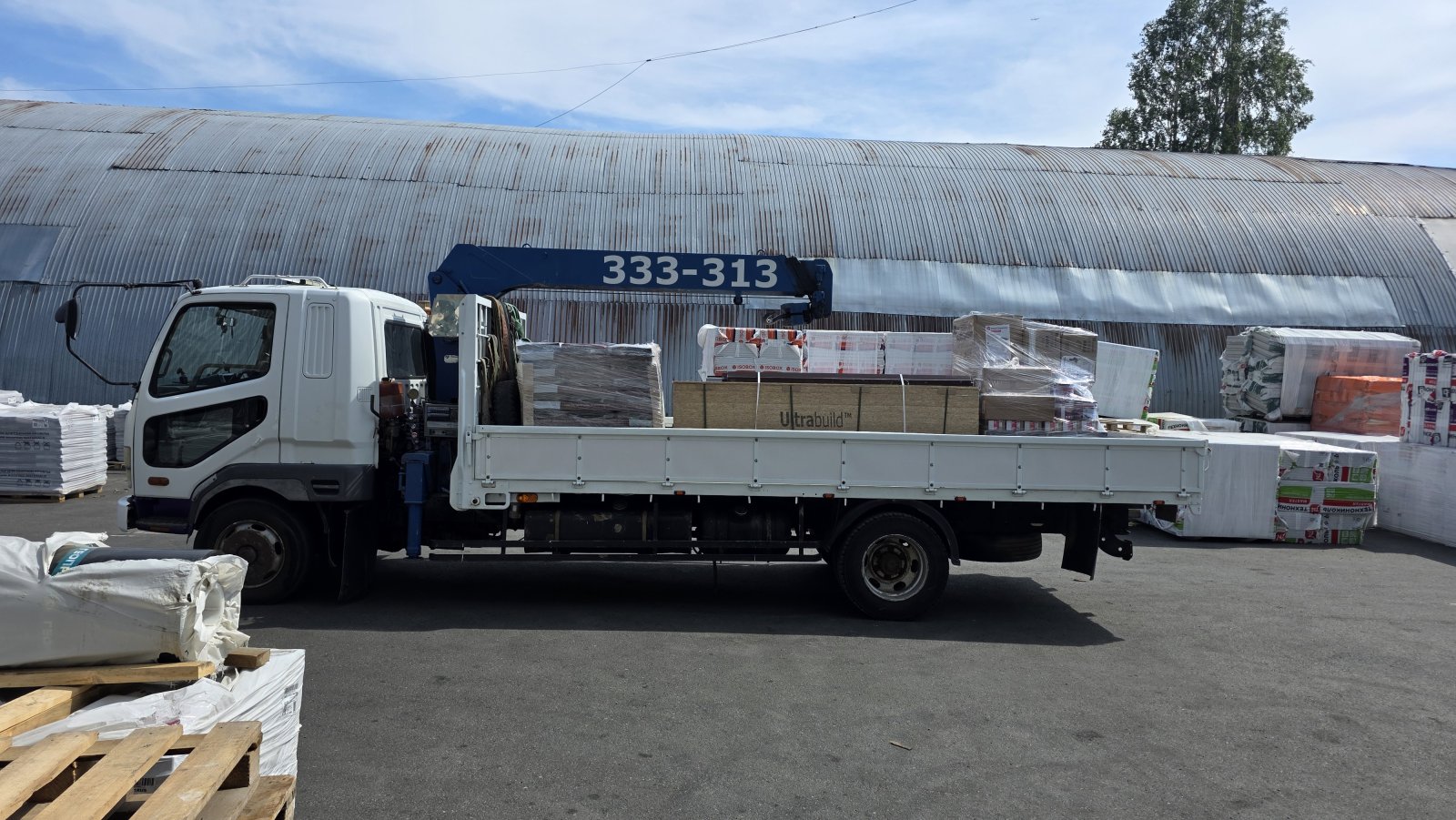 Эвакуатор- манипулятор с кму 3 тонны mitsubishi fuso fighter