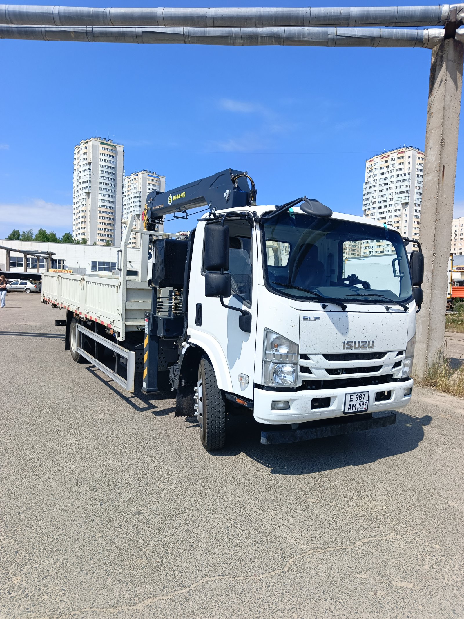 Аренда бортовой машины 6 метров Isuzu с КМУ