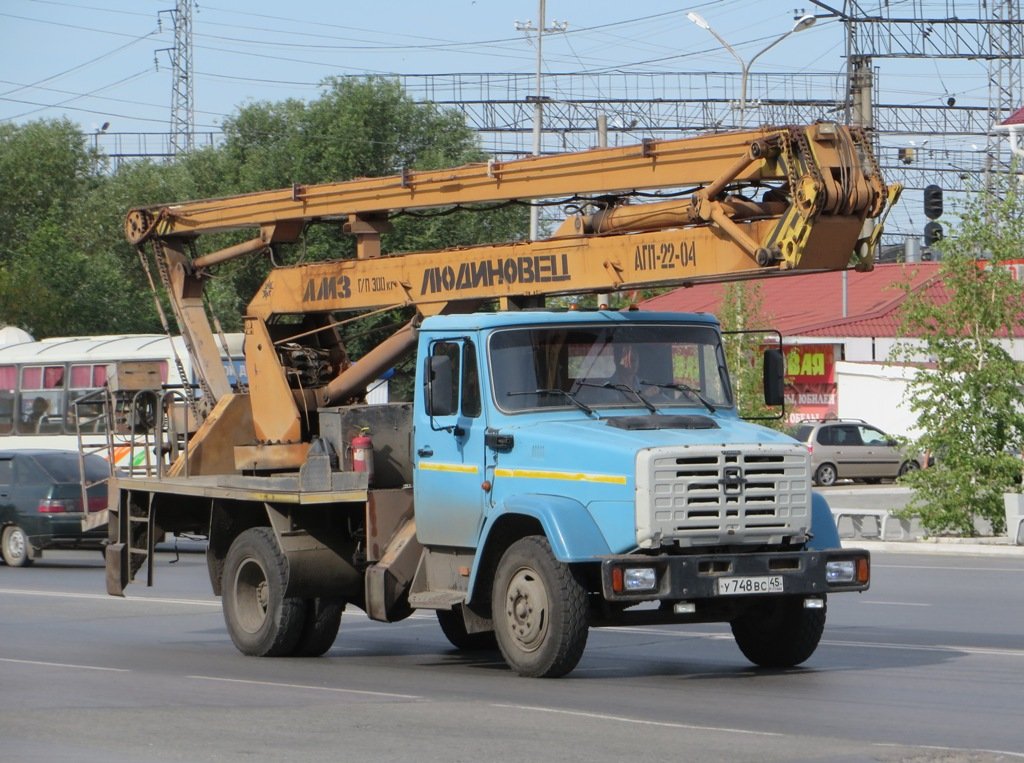Услуги автовышки. Заказ услуги опиловки