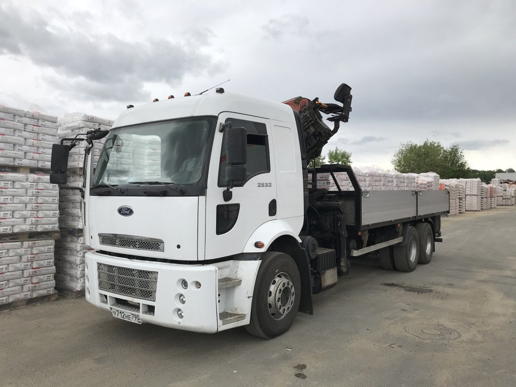 Коленчатый манипулятор Ford cargo с бортом 12 т, 6. 5 м