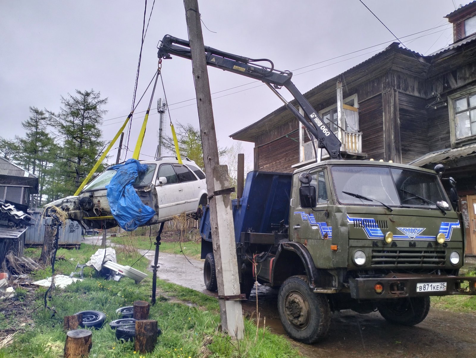 Услуги самосвала с манипулятором