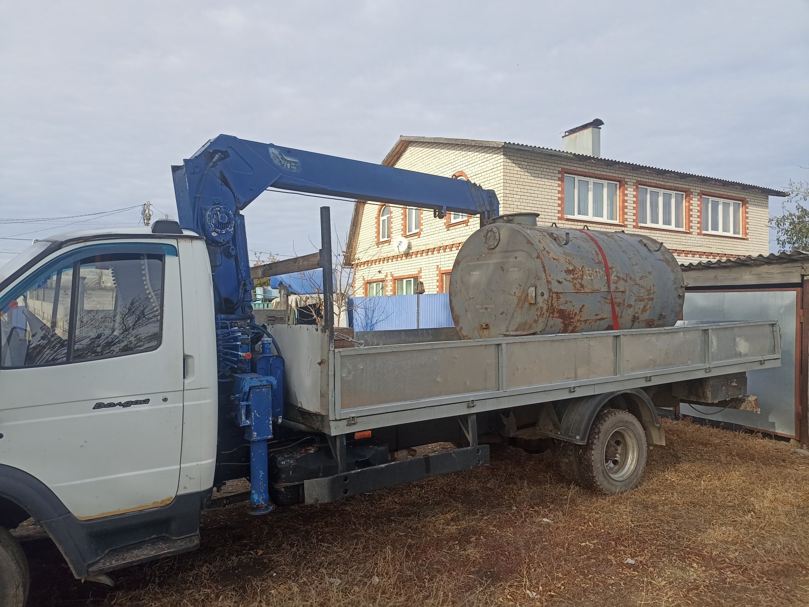 Аренда автоманипулятора Валдай, звоните в любое время