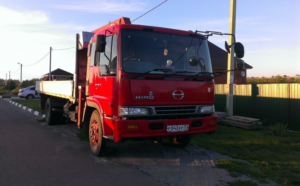 Самопогрузчик Hino Profia для стройматериалов и бытовок