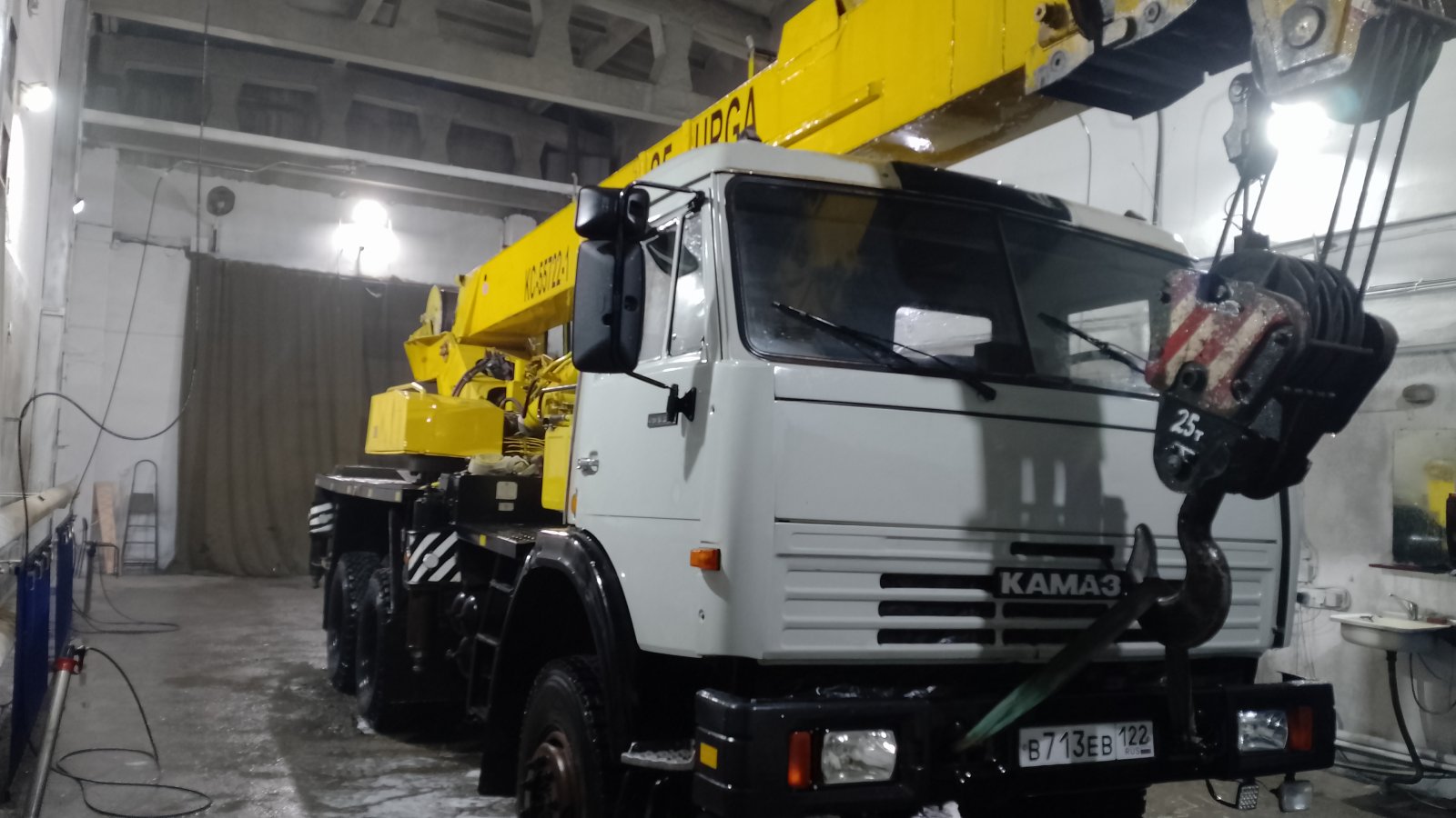 Автокран вездеход. Манипулятор с люлькой автовышки