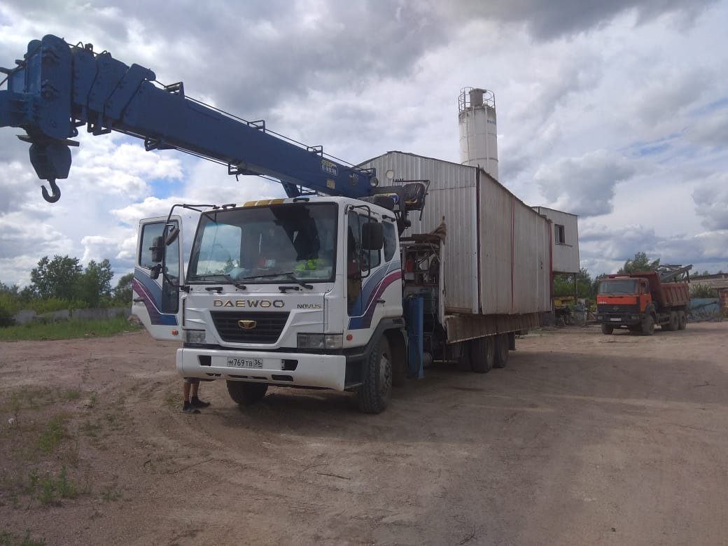 Аренда манипулятора DAEWOO NOVUS для перевозки гаражей и бытовок