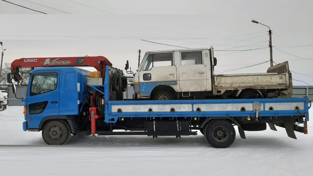 Услуги эвакуатора-манипулятора HINO круглосуточного