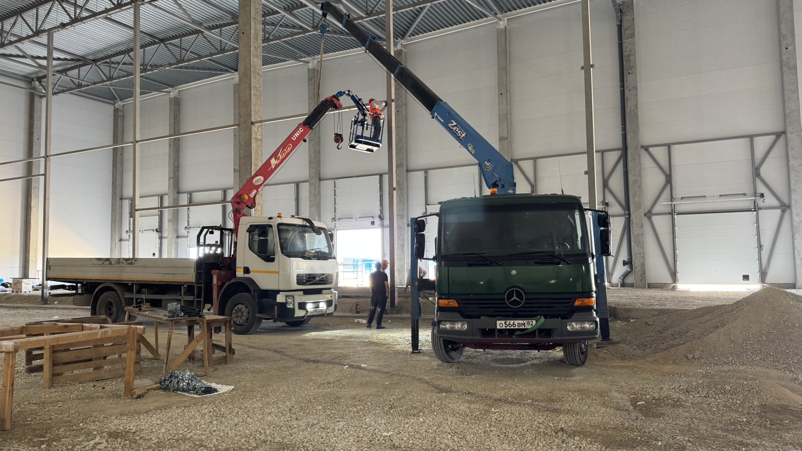 Услуги манипулятора Mersedes Atego с монтажной люлькой