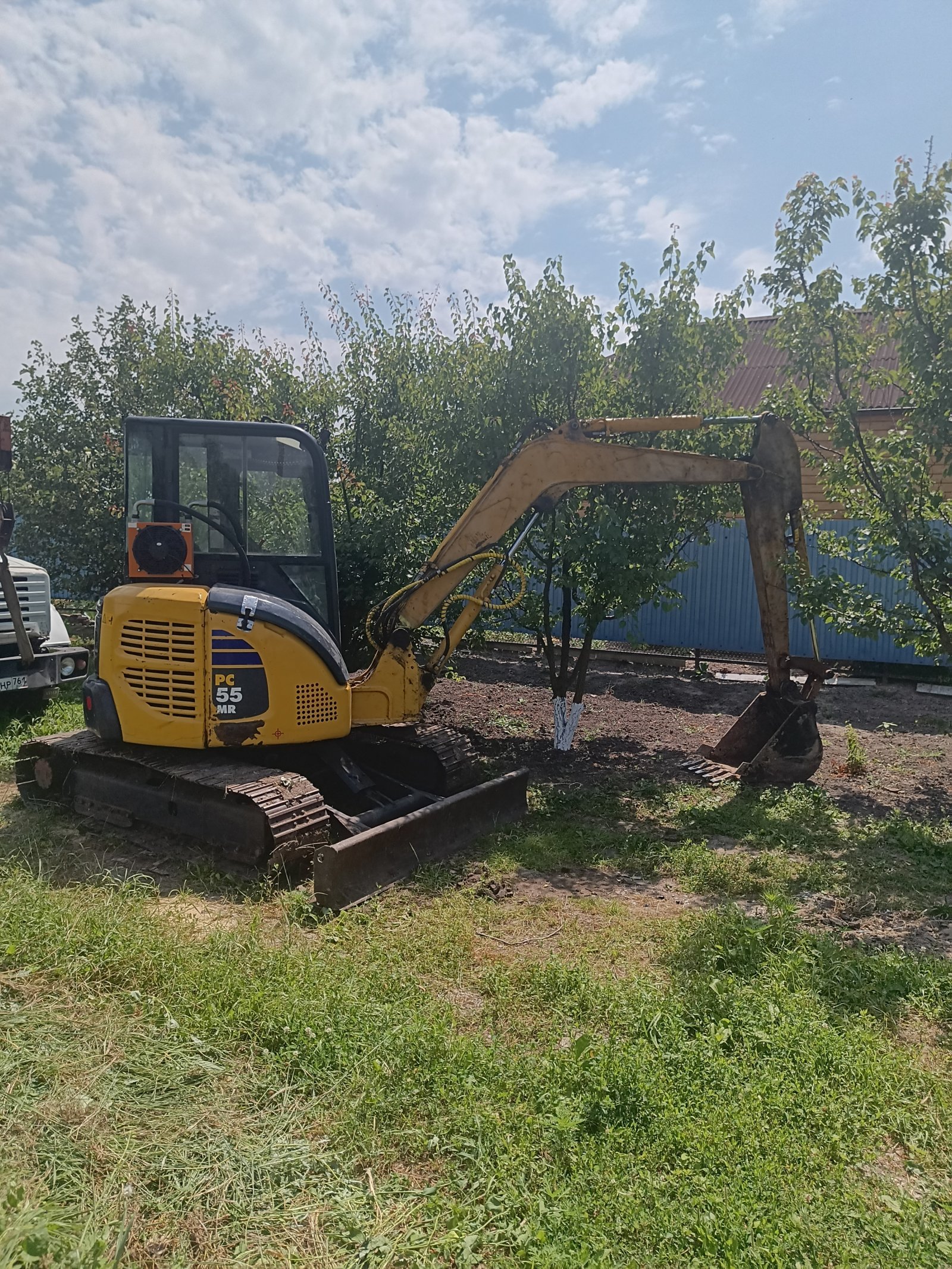 Рытьё котлована, траншей мини-экскаватором Komatsu PC55MR-3