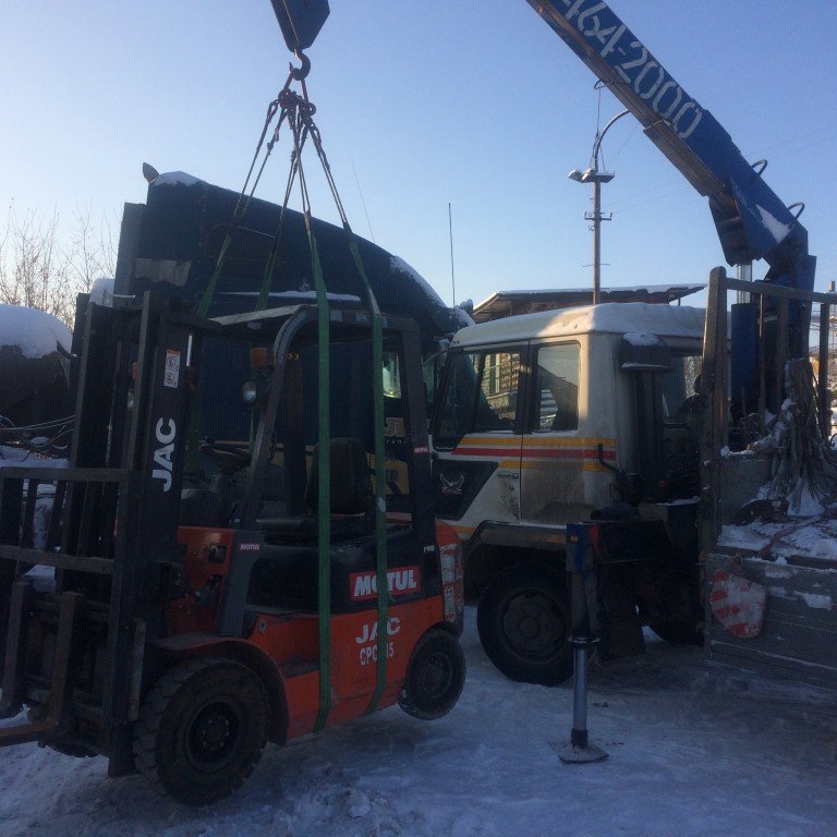 Самопогрузчик Mitsubishi для досок, шпал, вагончиков, арматуры