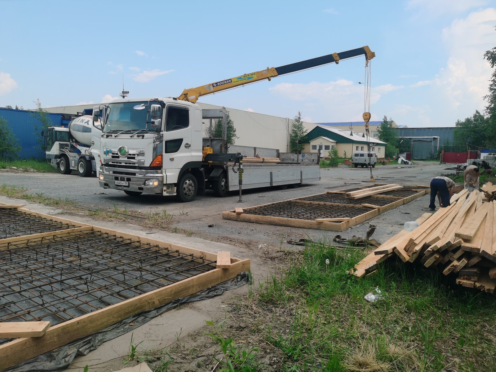 Услуги манипулятора Hino700 до 20 тонн с траверсой, сходнями