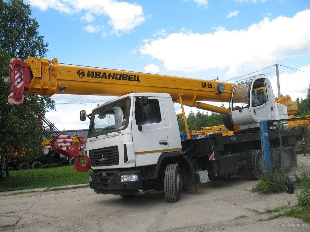 Услуги автокрана 25, 32, 60 тонн с вибропогружателем