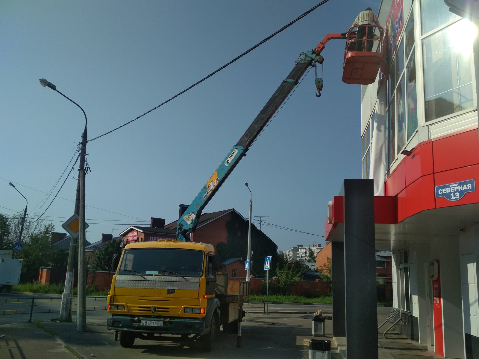 Услуги манипулятора КАМАЗ с автовышкой для высотных работ