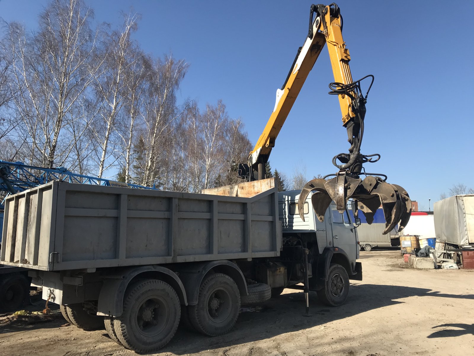 Услуги самосвала-манипулятора от собственника