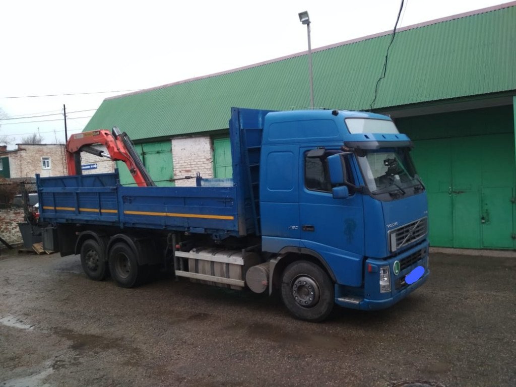 Volvo FH12 с манипулятором и прицепом услуги