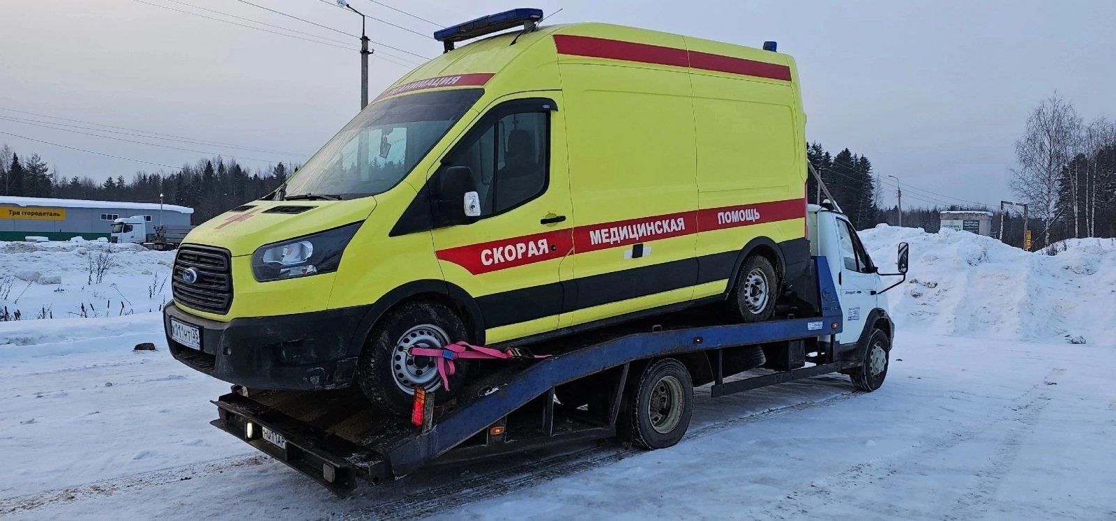 Вызвать рядом эвакуатор с лебедкой с манипулятором