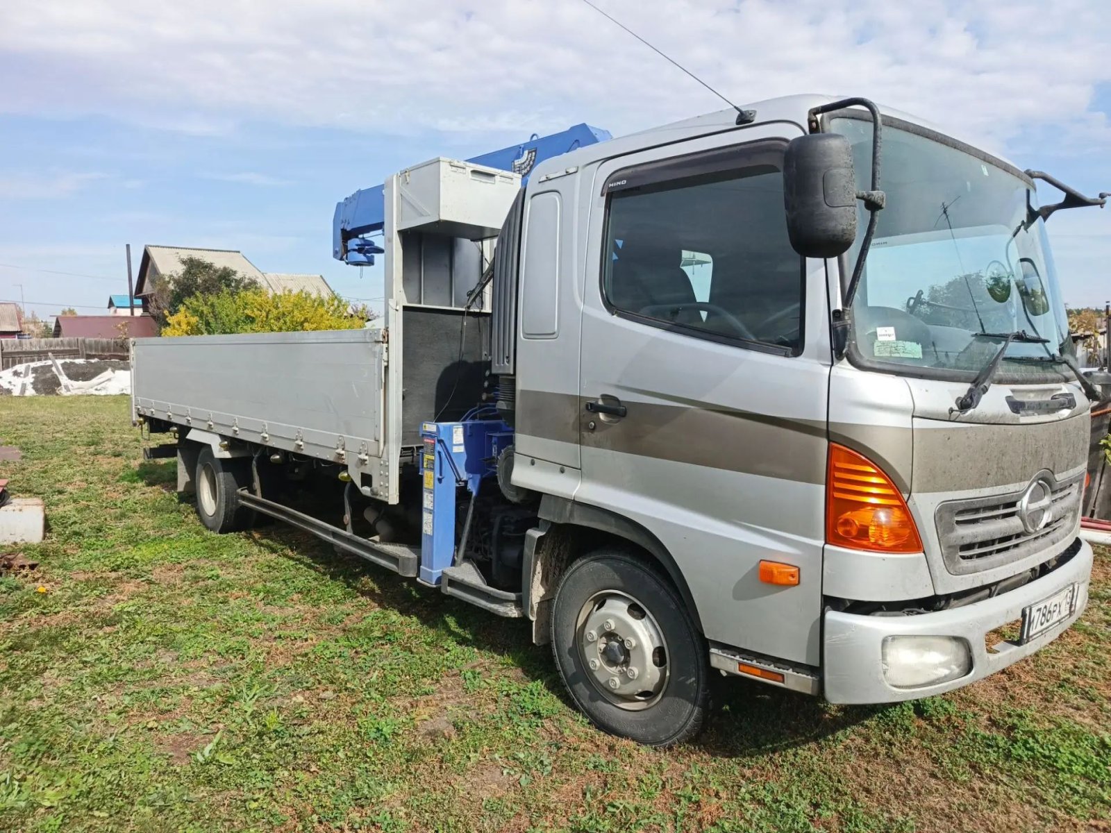 Погрузочно‑разгрузочные работы манипулятором Hino Renger