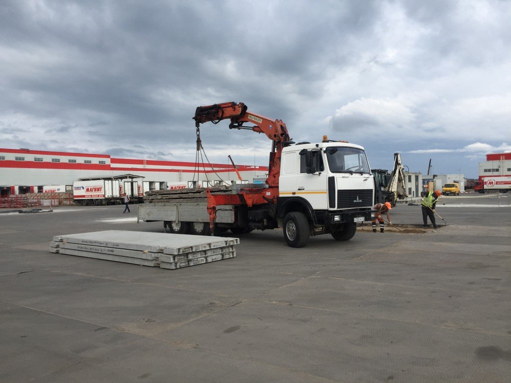 Аренда манипулятора с прицепом