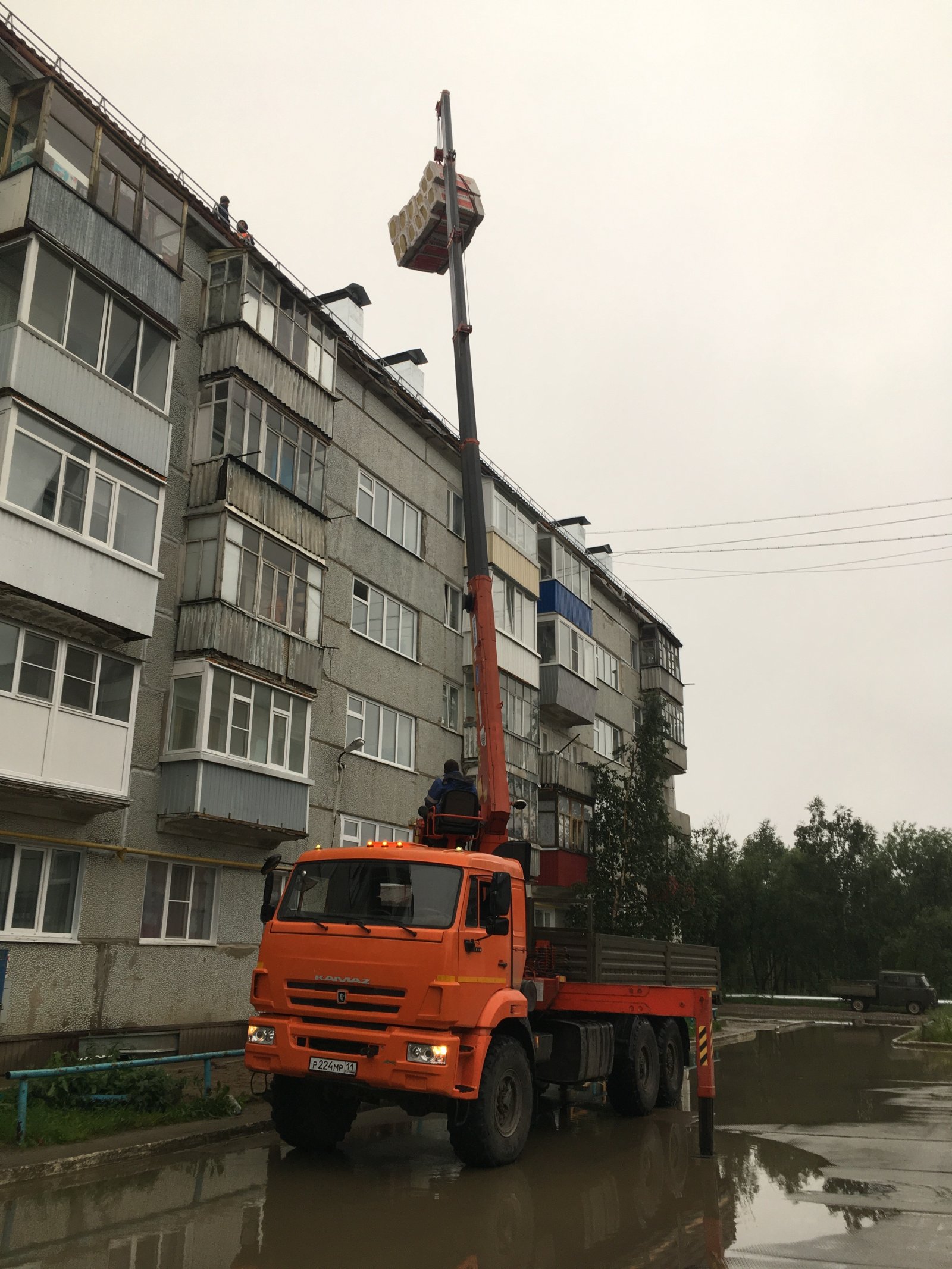 Камаз 43118 с КМУ. Манипулятор аренда