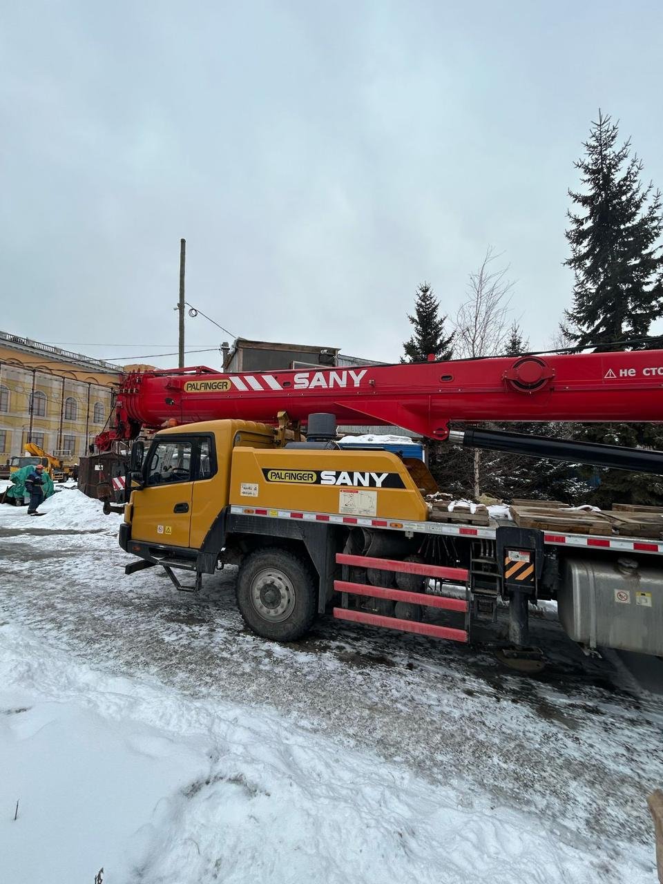 Услуги крана от 25 до 750 тн