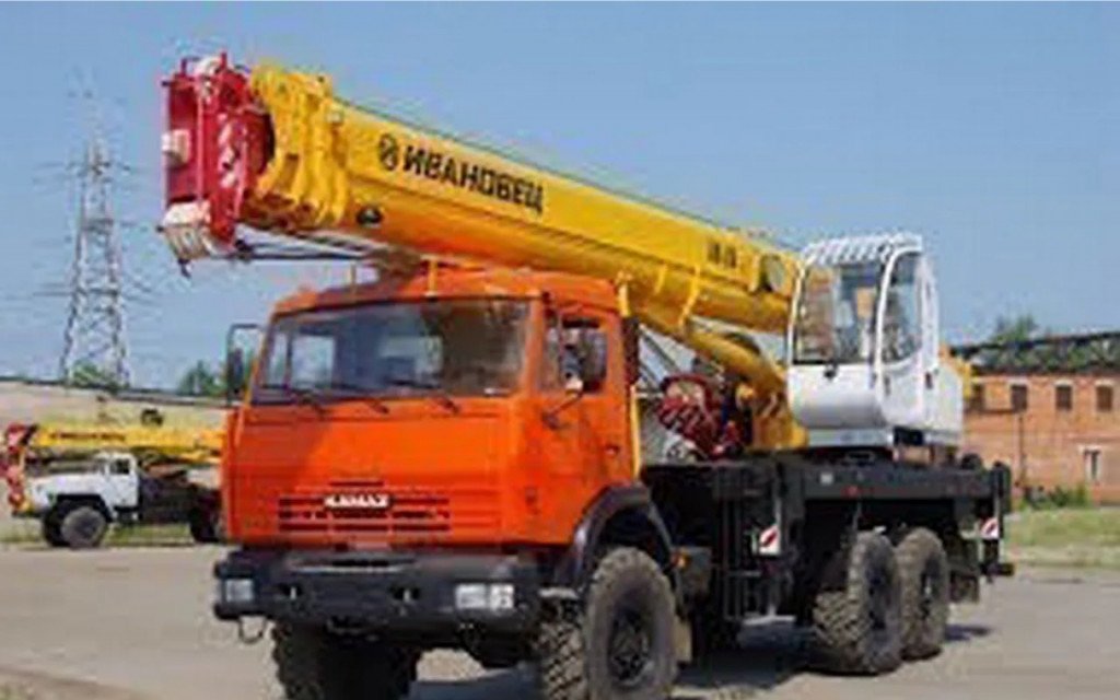 Аренда автокрана КамАЗ грузоподъемностью стрелы 25 тонн