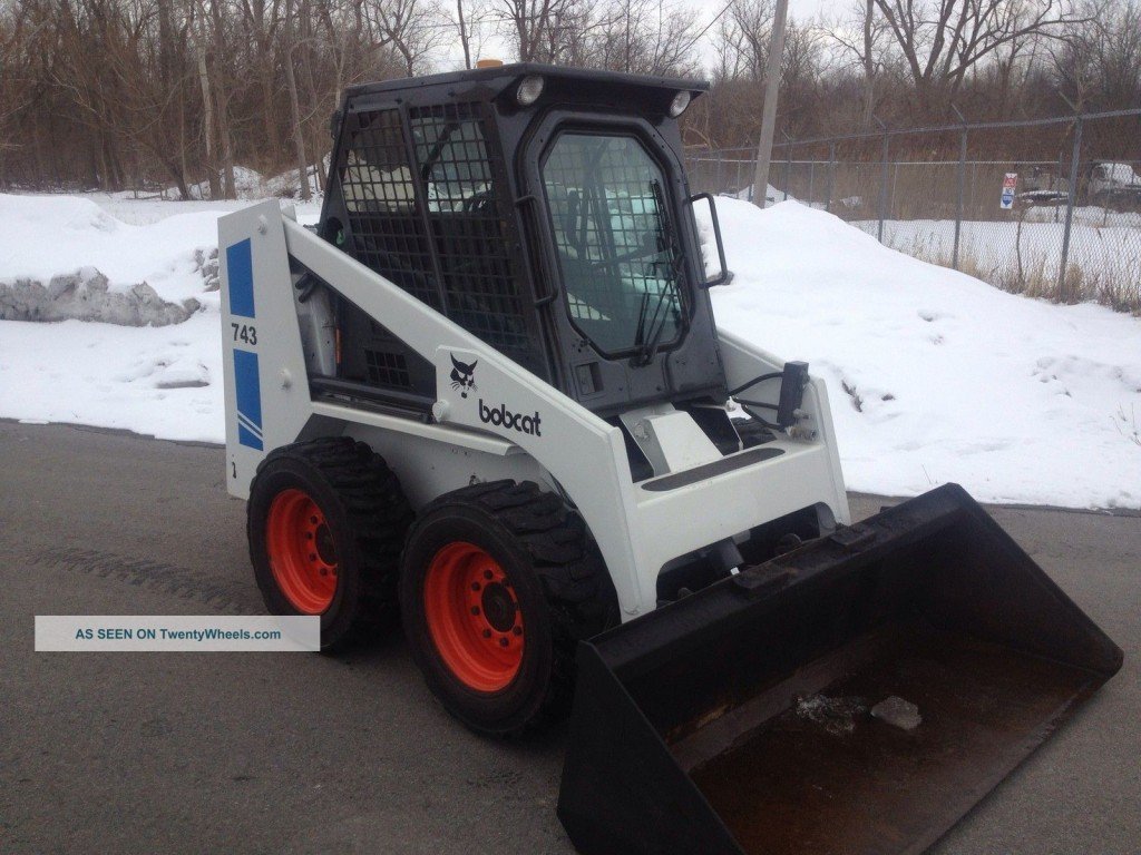 Аренда минипогрузчика Bobcat-743 с механизатором