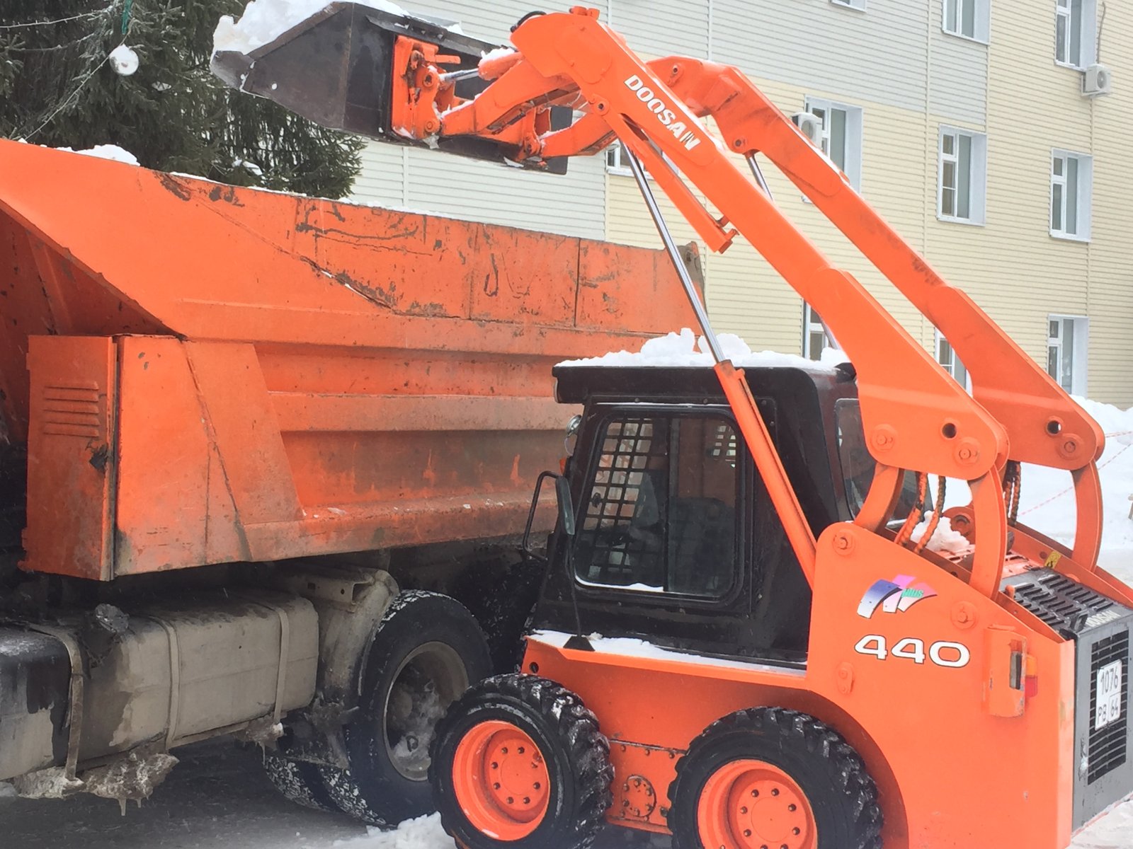 Мини-погрузчик Doosan440+ (Бобкэт) услуги заказ