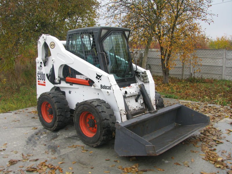 Аренда мини-погрузчика Bobcat S300, Case 445