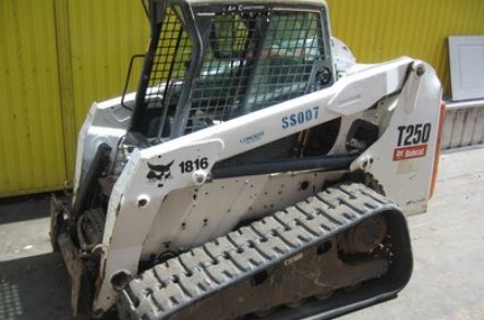 Аренда гусеничного мини погрузчика Bobcat T250