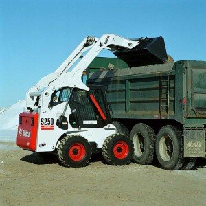 Мини-погрузчик в аренду с оператором