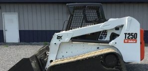 Гусеничный мини-погрузчик Bobcat T250