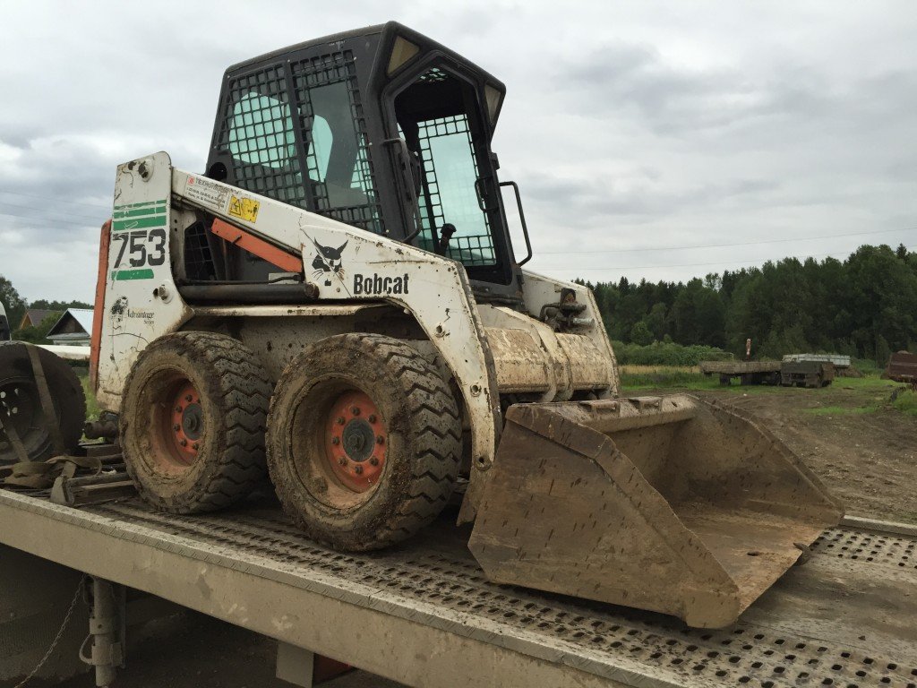 Аренда мини-погрузчика BobCat 753