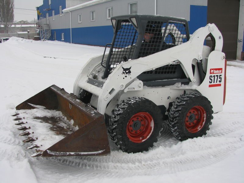 Аренда минипогрузчика Bobcat S175