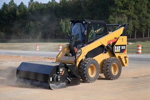 Сдается не дорого CATERPILLAR 242D со щёткой