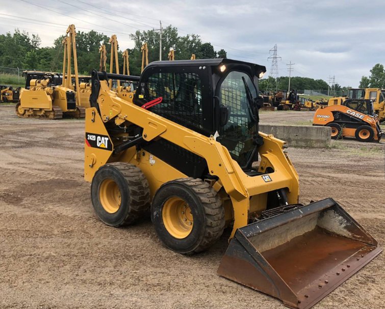 Мини-погрузчик CATERPILLAR 242D не дорого