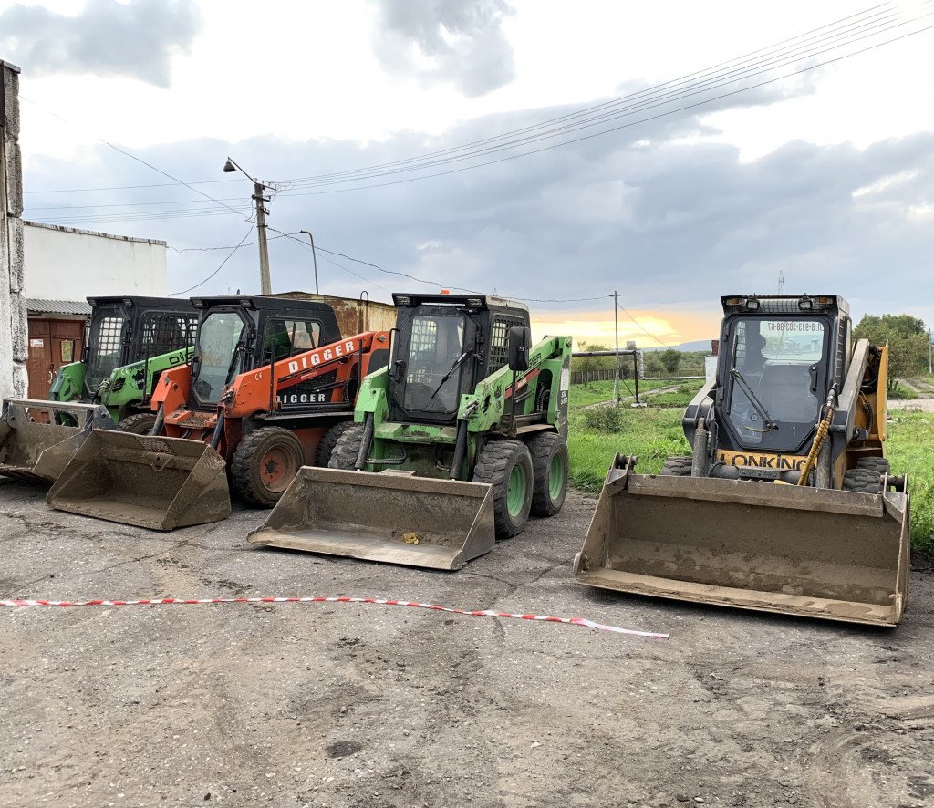 Услуги минипогрузчика bobcat ( ГИДРОМОЛОТ, БУРОЯМ)