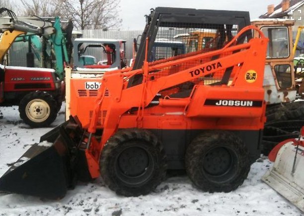 Прокат мини-погрузчика Toyota JOBSUN, уборка и погрузка