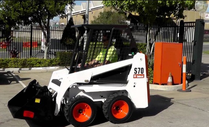Мини-погрузчик BOBCAT S70