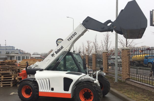 Мини-погрузчик BOBCAT T2250 аренда