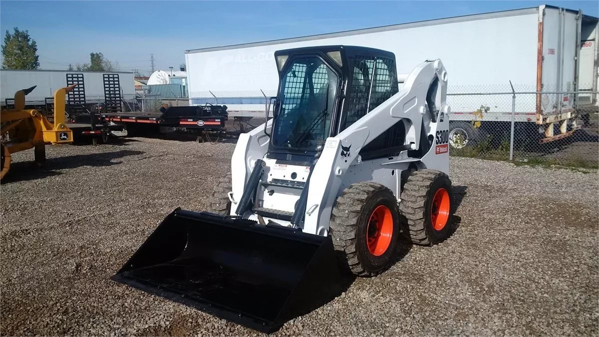 Аренда погрузчика bobcat S300