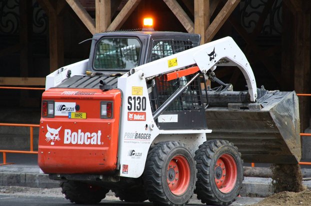 Мини-погрузчик BOBCAT S130 аренда за дешево