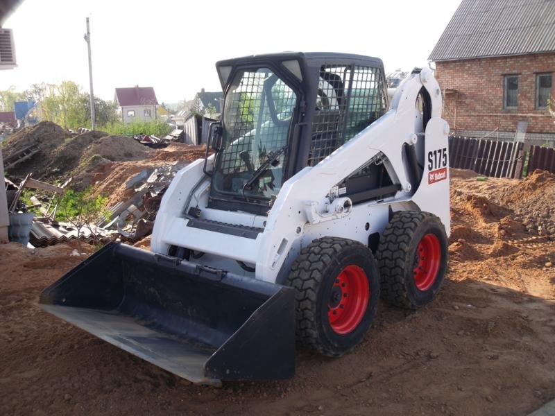 Аренда мини-погрузчика Bobcat c ямобуром