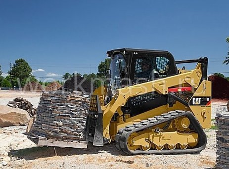 Аренда гусеничного мини-погрузчика Caterpillar 262