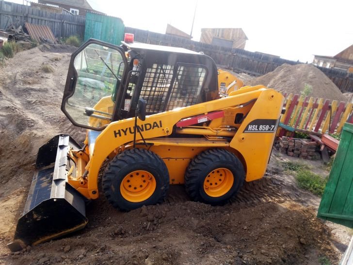 Сдаем в аренду мини-погрузчикHYUNDAI HSL 850-7A
